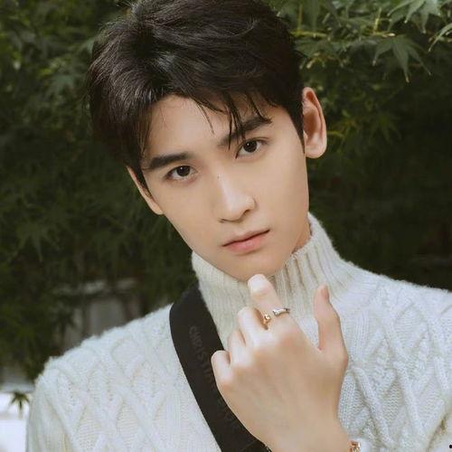 娱乐圈吃瓜男的叫什么,他是如何成为热门话题的？